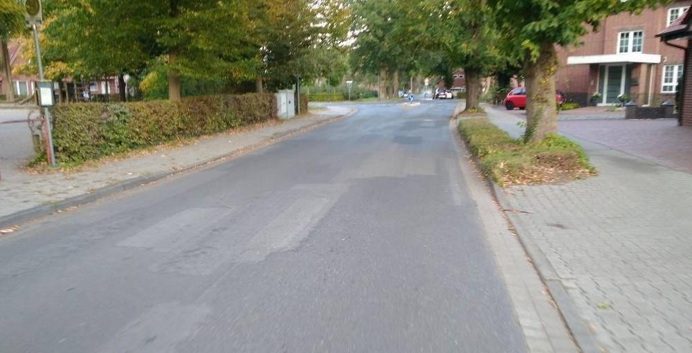 Так выглядят "заплатки" на дороге в Германии.