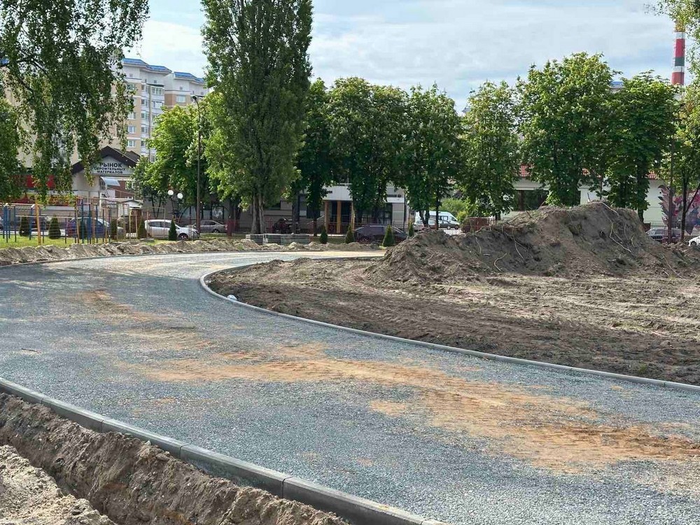 Благоустройство стадиона в СШ №9 Бреста. Фото: Брестский горисполком
