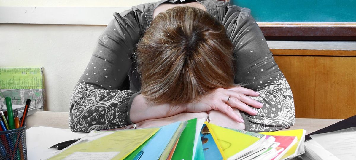 Учитель, стол, усталость