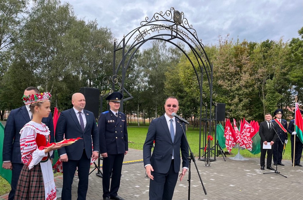 Во время открытия сквера на улице Папанина в Бресте. Фото: Брестский горисполком