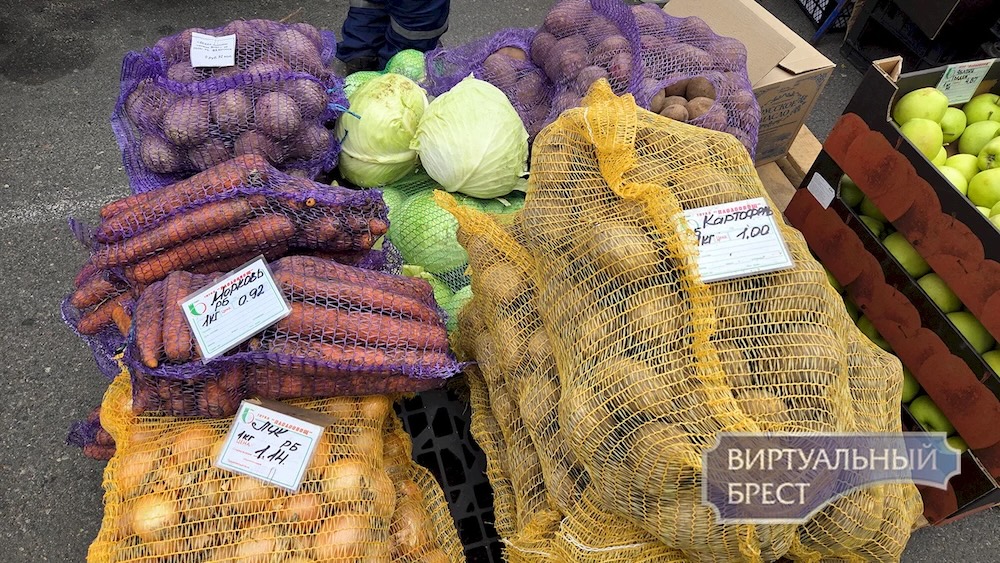 Цены на овощи на сельскохозяйственной ярмарке в Бресте.