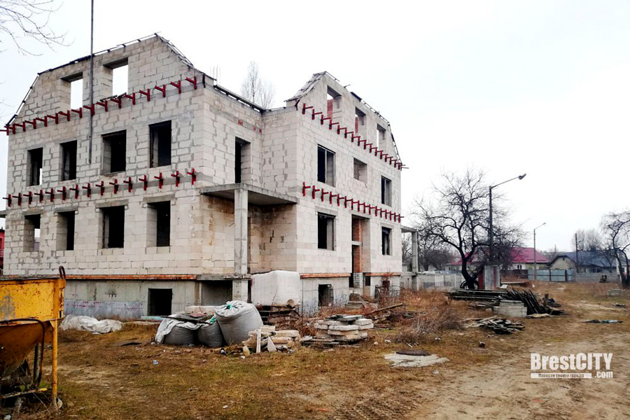 Новострой на месте колонии Варбурга. 