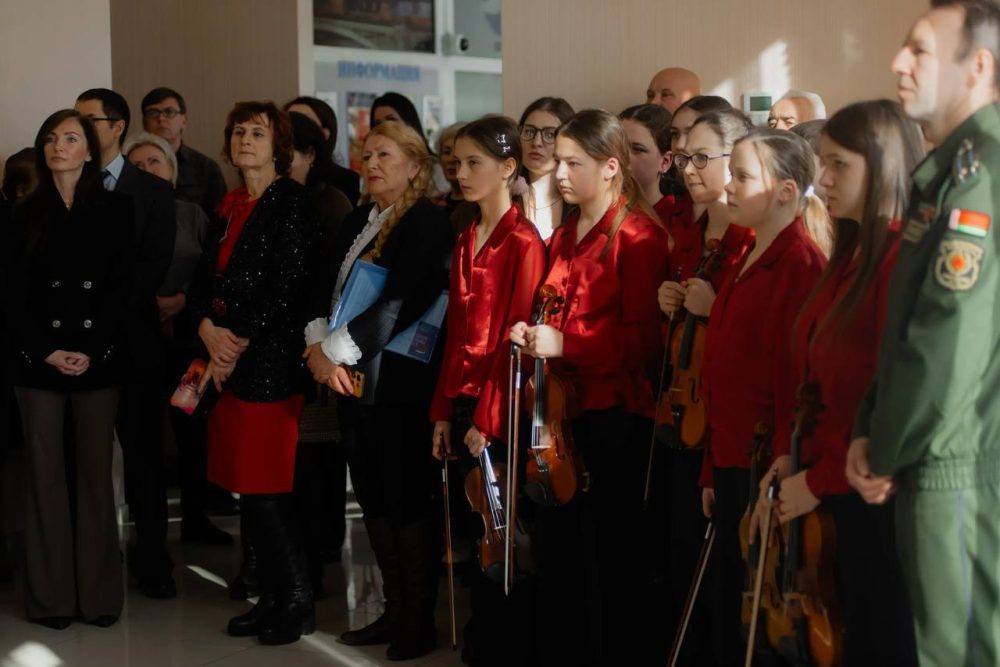 Участники выставки Z-портретов в «Русском доме» в Бресте