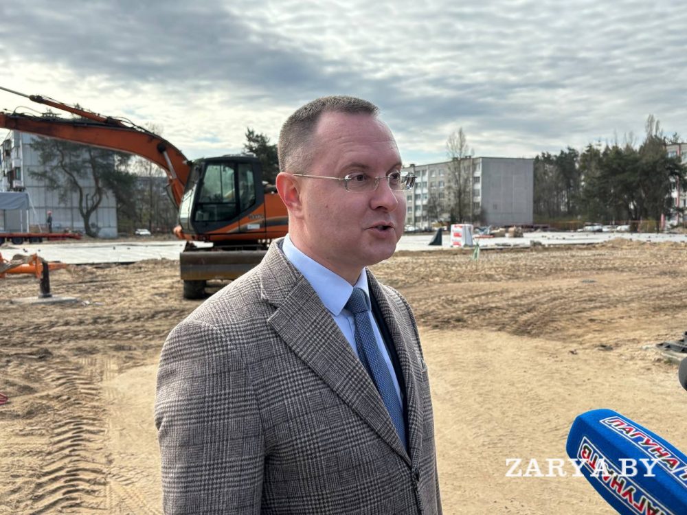 Сергей Лободинский на месте строительства детского сада в Южном