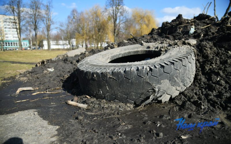В Барановичах чистят канал Светиловского озера. Фото: «Наш край»