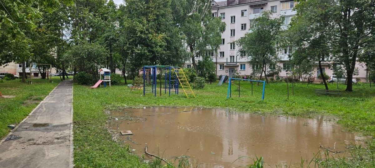 Состояние десткой площадки на Богдана Хмельницкого в Молодечно