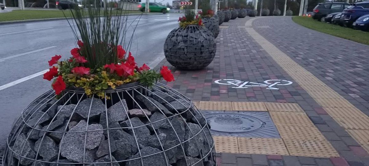 каменные клумбы
