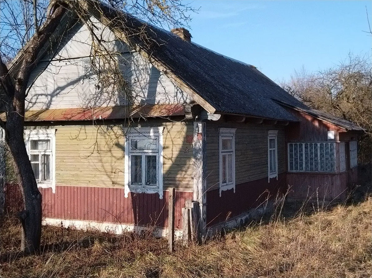 деревянный дом в деревне
